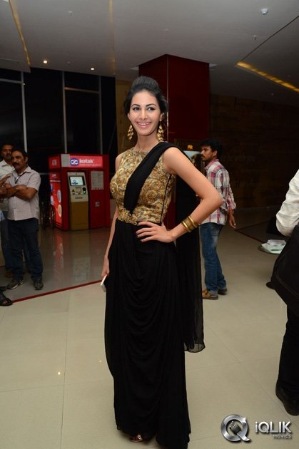 Amyra-Dastur-at-Anekudu-Movie-Audio-Launch